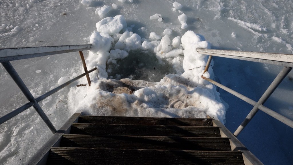 Cold Plunge After Workout: Does It Kill Your&nbsp;Gains?